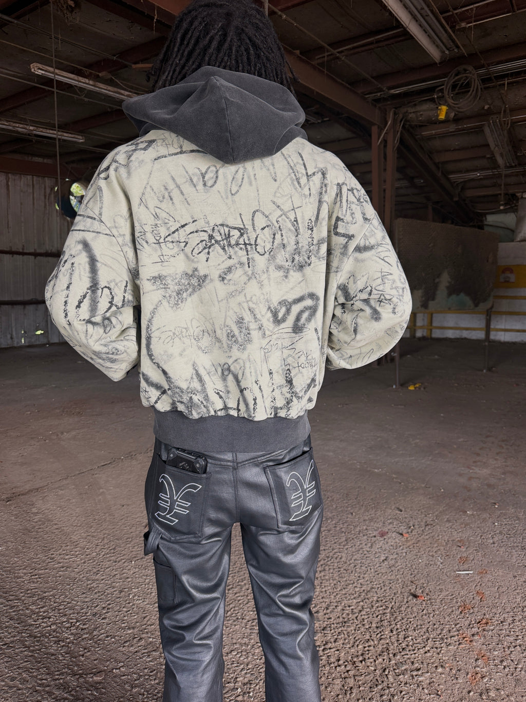 “OFF WHITE” WEALTH IN CHAOS