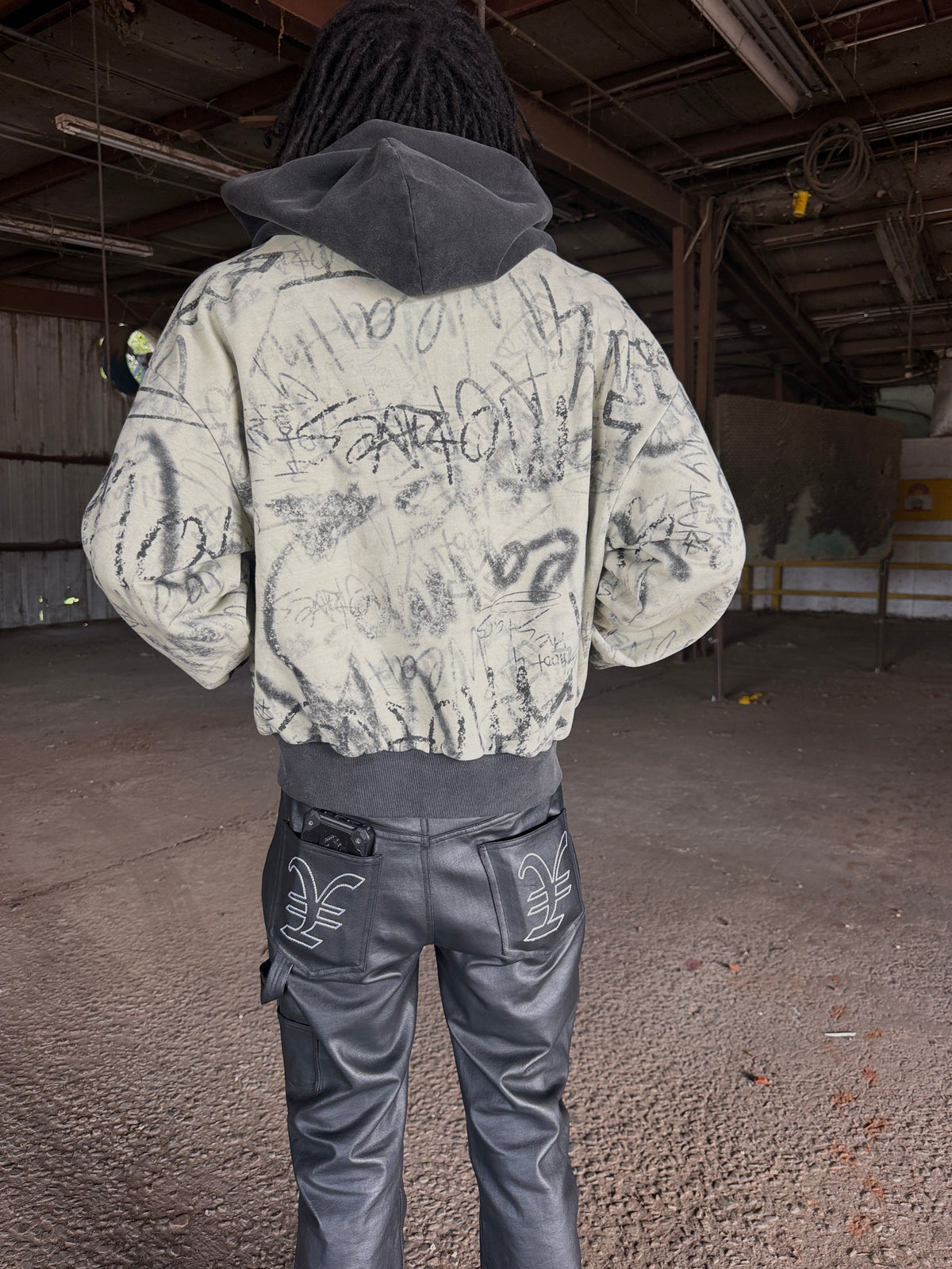 “OFF WHITE” WEALTH IN CHAOS