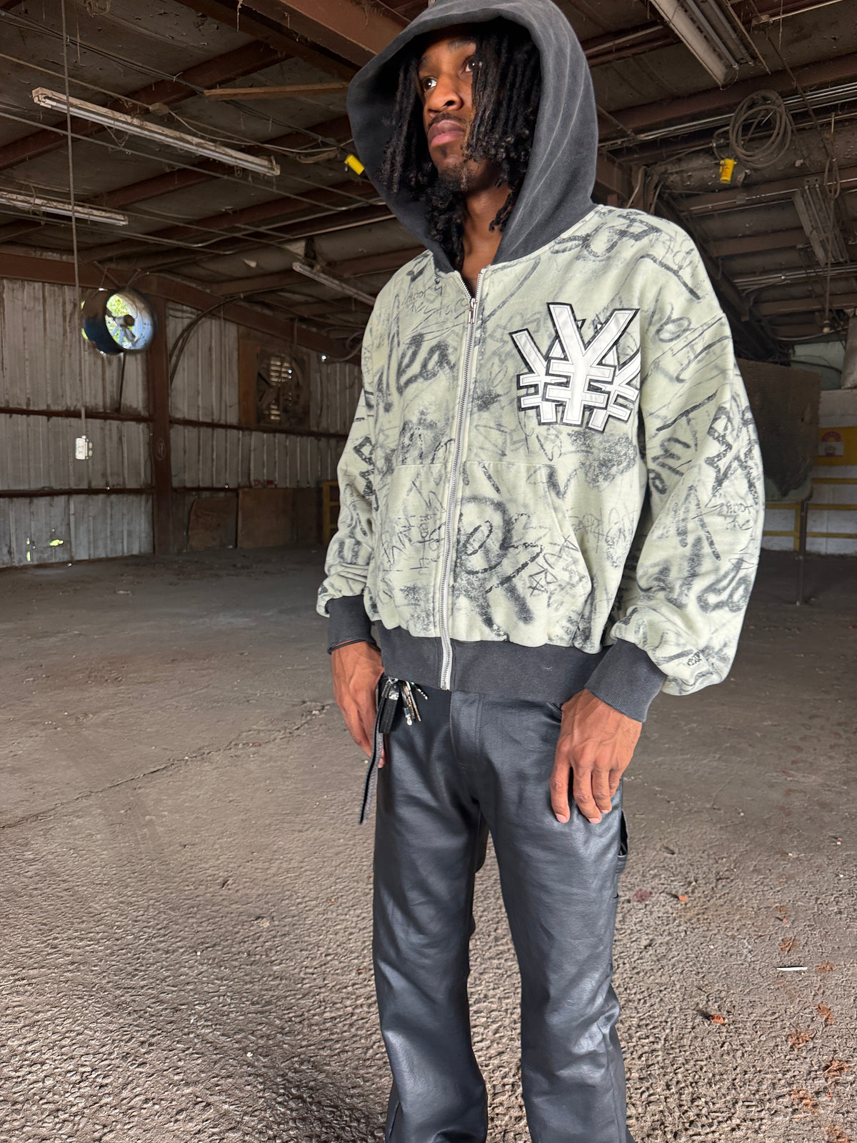 “OFF WHITE” WEALTH IN CHAOS