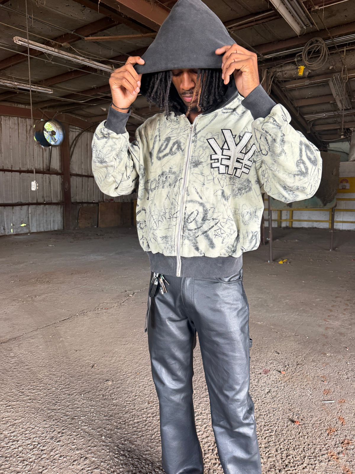 “OFF WHITE” WEALTH IN CHAOS
